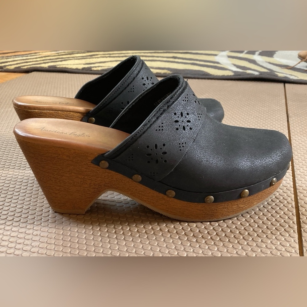 LAST CALL only thru 1/14 - American Eagle Black platform clog mules Size 8.5